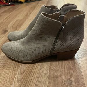 Lucky Brand Gray Ankle Booties in Suede size 10